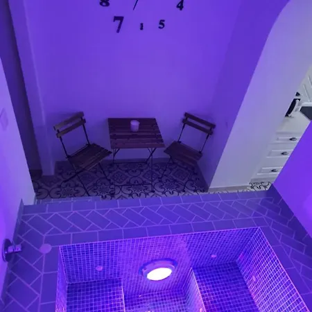 La Moreria Y Su Jacuzzi *
